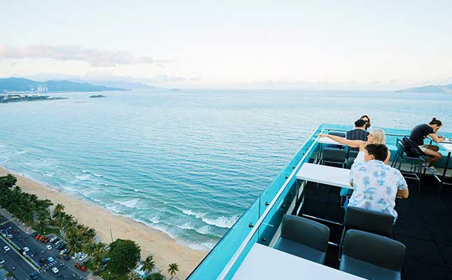 Altitude Rooftop Bar – ảnh 1