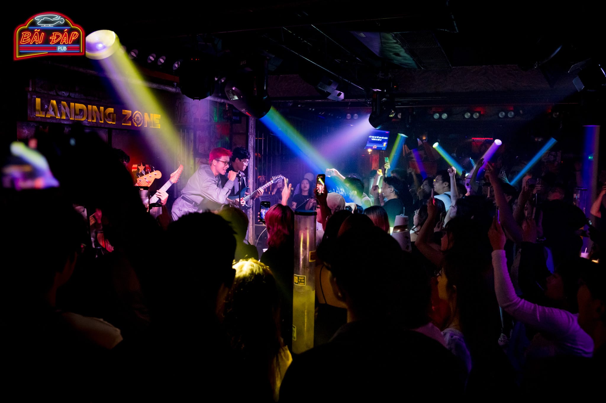 Bai Dap Pub District 3 friendly space with live music stage