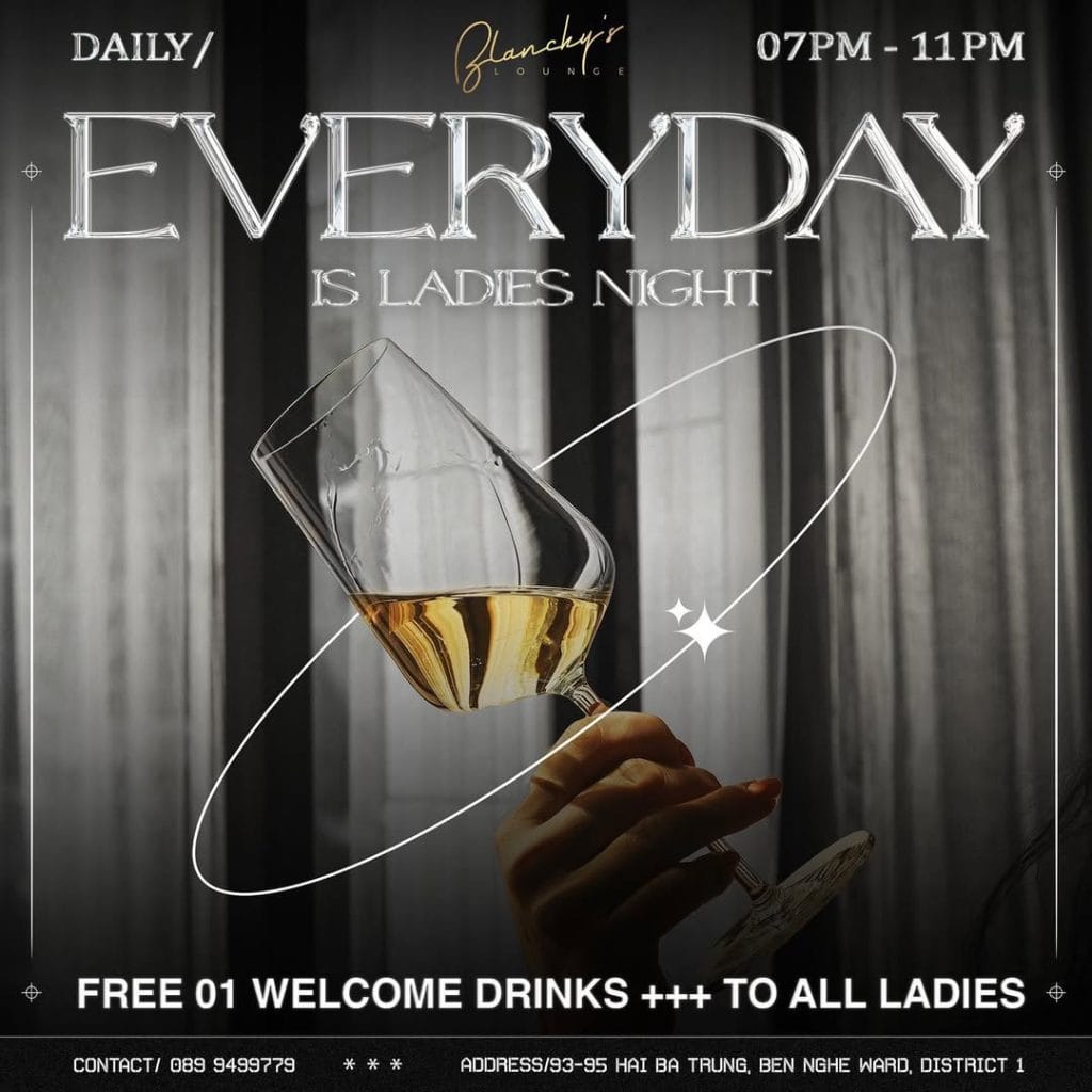 Bartender chuyên nghiệp pha chế cocktail tinh tế tại Blanchy's Lounge