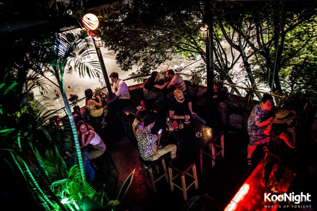 Broma: Not A Bar - Rooftop ẩn mình nghệ thuật với view phố đi bộ Nguyễn Huệ và không khí bohemian độc đáo