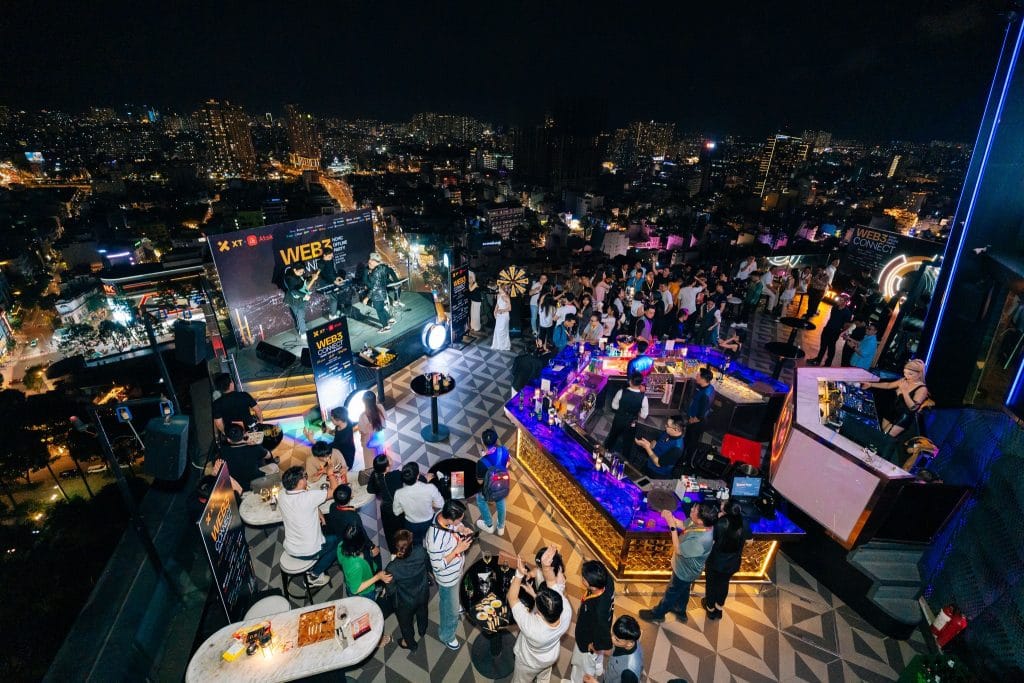 Chill Skybar tầng 26 AB Tower - Quán bar cao cấp Quận 1 với không gian sang trọng và view panorama thành phố