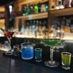 Den The Bar quận 3 không gian nhỏ gọn ấm cúng ánh sáng dịu nhẹ phong cách tối giản