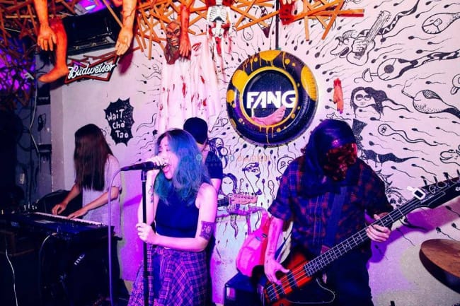 Fang Pub bar quận 3 với không gian hiện đại đèn LED rực rỡ phong cách club