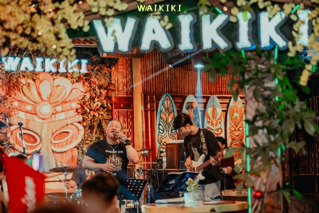 waikiki mang phong cách tiki
