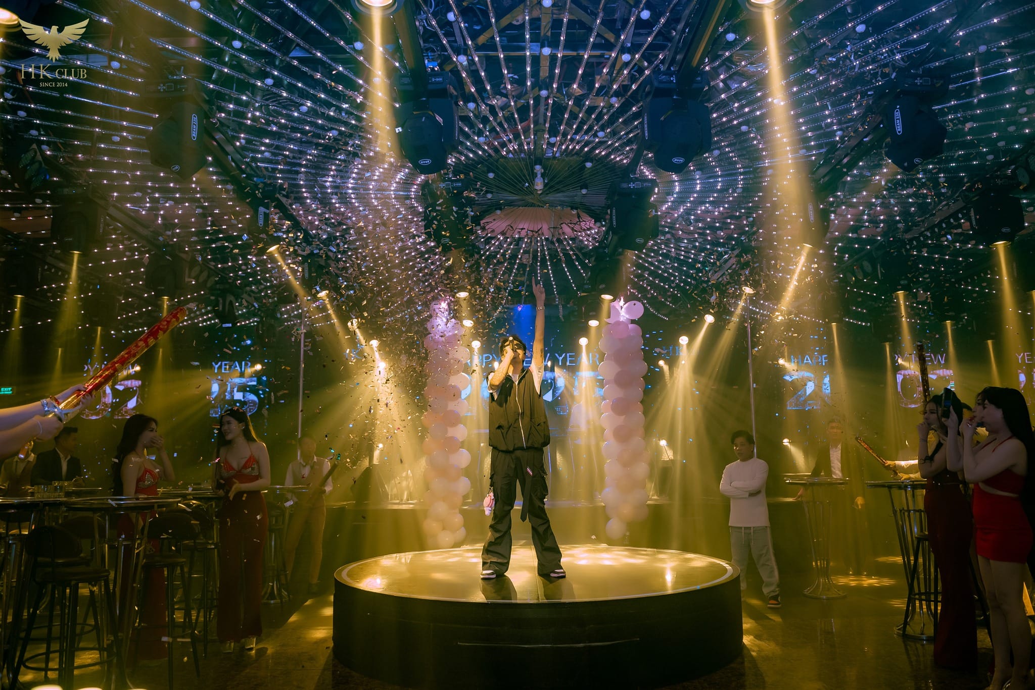 Không gian underground sang trọng bên trong HK Club Nha Trang với hệ thống ánh sáng chuyên nghiệp