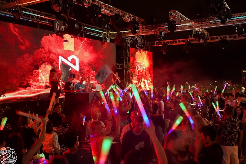 DJ khuấy động không khí tại Rooftop Beach Club Skylight Nha Trang
