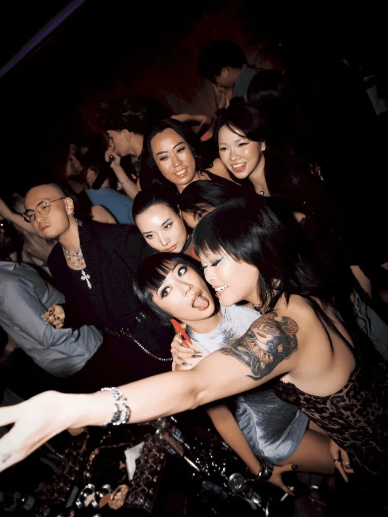 Nhóm bạn trẻ tại Fetti Club