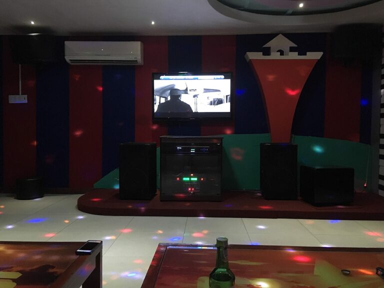 Phòng karaoke tại Việt Nam