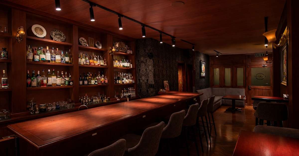 Không gian quầy bar gỗ OAKSIP 144 Pasteur Quận 1
