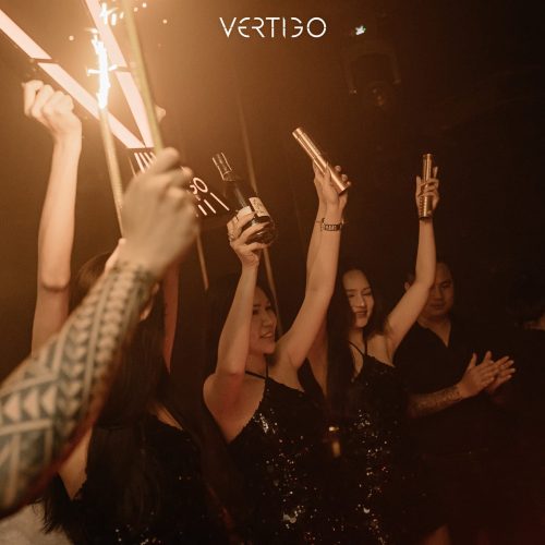 Bàn VIP với chai rượu cao cấp tại Vertigo