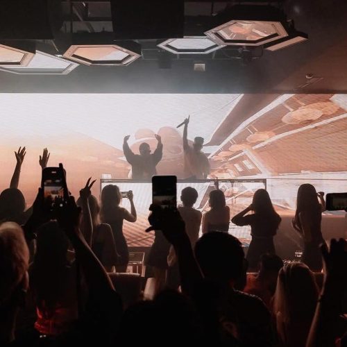 DJ quốc tế khuấy động sân khấu trong đêm Industry Night