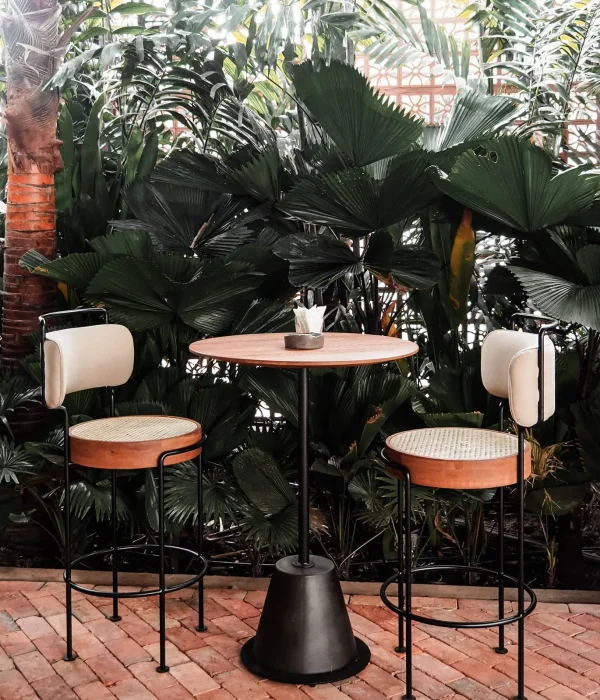 Bàn cocktail ngoài trời tại The Brix Thảo Điền