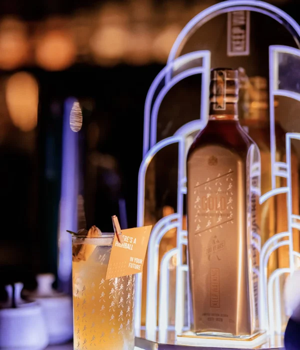 Chai rượu tại quầy bar The Brix Thảo Điền