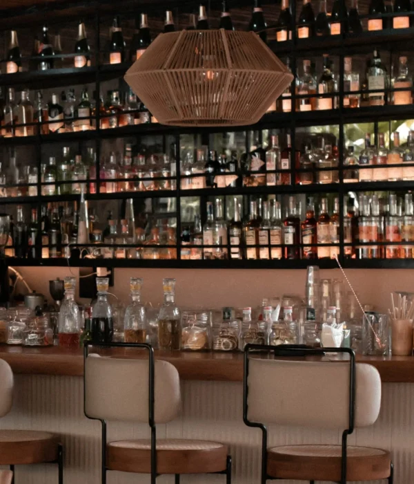 Kệ rượu quầy bar The Brix Thảo Điền